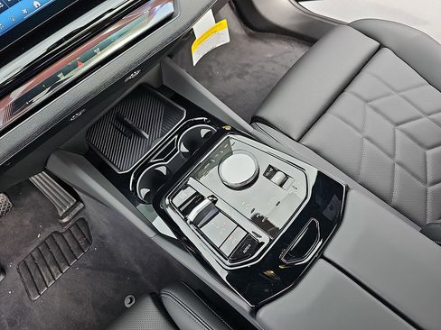 New 2026 BMW 530i w/ Convenience Package RWD image 25