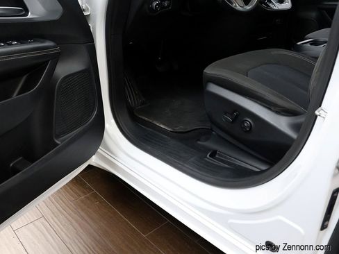 Used 2020 Chrysler Pacifica Touring w/ S Appearance Package FWD image 29
