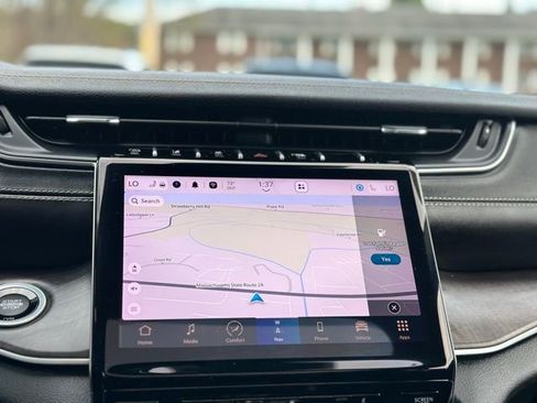 Used 2023 Jeep Grand Cherokee Limited image 14