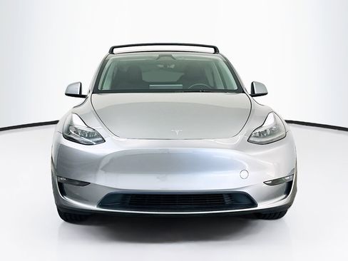 Used 2025 Tesla Model Y Long Range AWD/4WD image 2