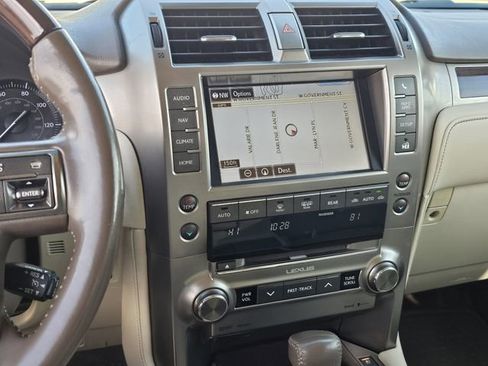 Used 2017 Lexus GX 460 Premium image 9