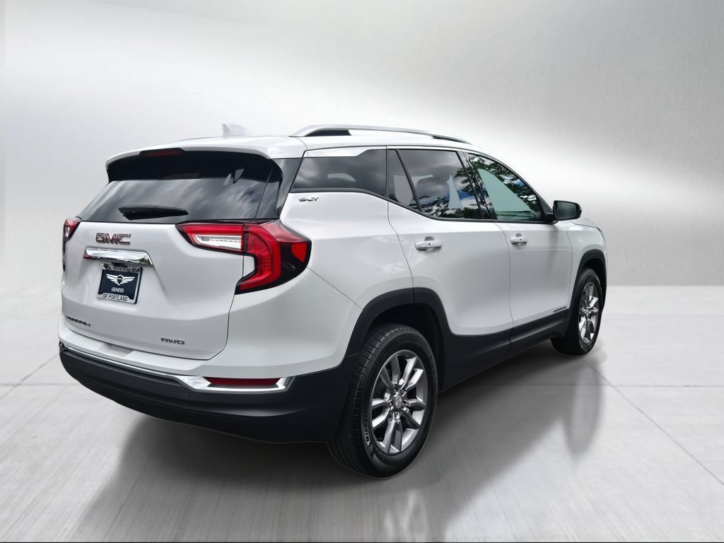 Used 2024 GMC Terrain SLT AWD/4WD image 3