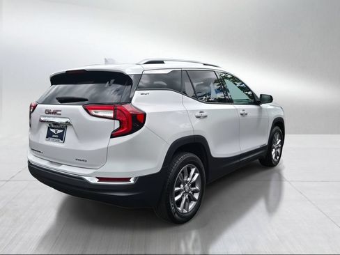 Used 2024 GMC Terrain SLT AWD/4WD image 3