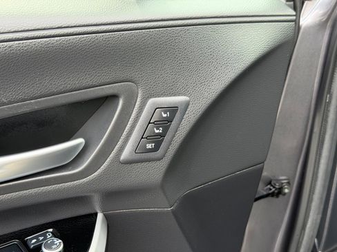 Used 2025 Toyota Sienna Platinum FWD image 15