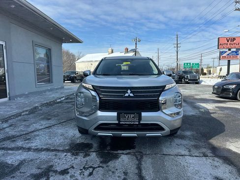 Used 2022 Mitsubishi Outlander SE image 2