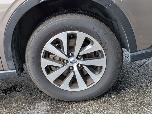 Used 2022 Subaru Outback Premium image 11