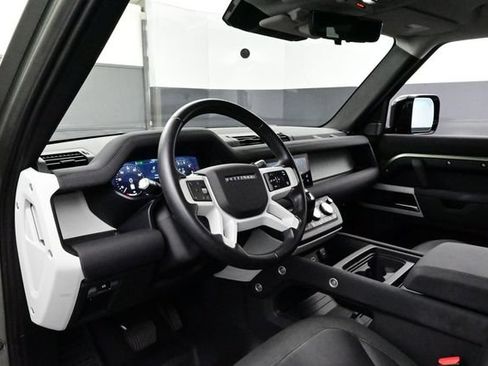 Used 2020 Land Rover Defender 110 HSE AWD/4WD image 4