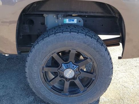 Used 2007 GMC Sierra 2500 SLE w/ Z71 Off-Road Package AWD/4WD image 13