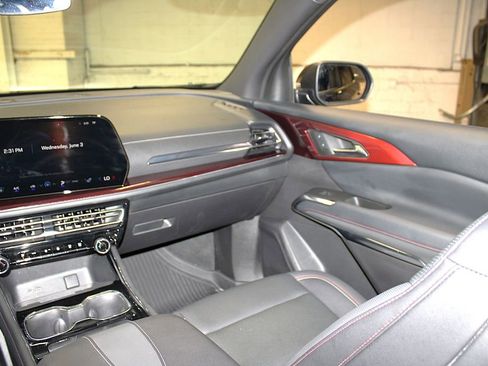 Used 2025 Chevrolet Traverse Z71 w/ LPO, Floor Liner Package AWD/4WD image 33