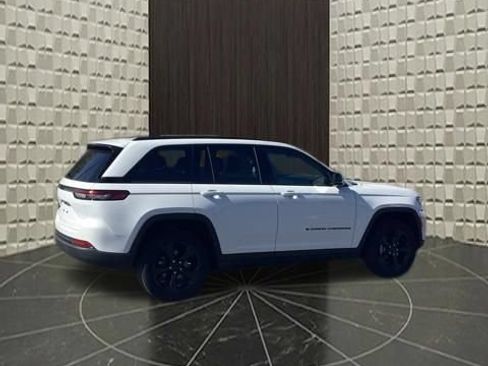 Used 2024 Jeep Grand Cherokee Altitude AWD/4WD image 6