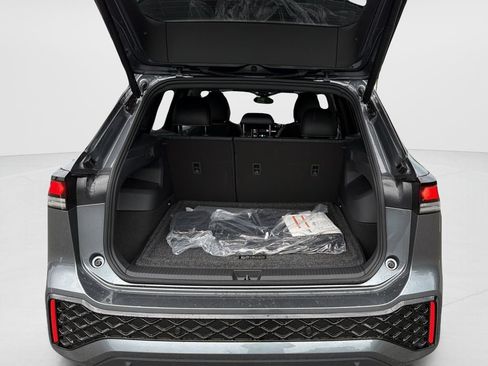 New 2026 Volkswagen Tiguan SE R-Line FWD image 10