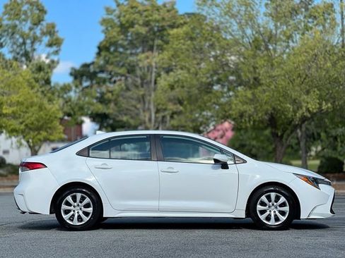 Used 2021 Toyota Corolla LE FWD image 4