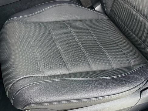 Used 2024 Mercedes-Benz GLS 450 4MATIC image 20