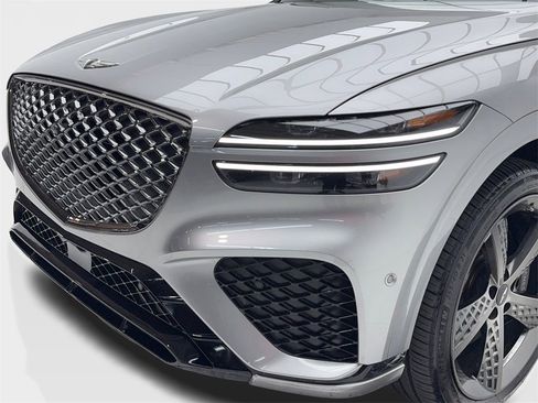 Used 2024 Genesis GV70 3.5T Sport w/ Sport Advanced Package image 5