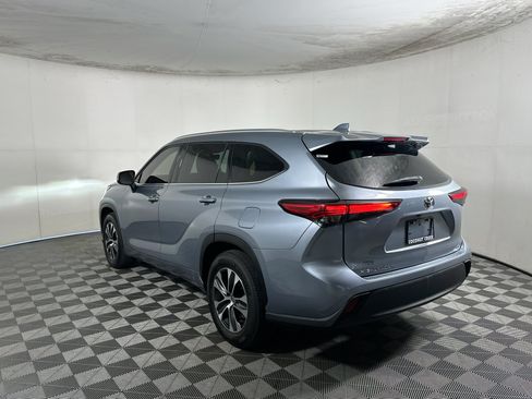 Used 2020 Toyota Highlander XLE FWD image 5