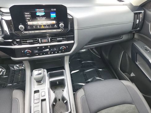 Used 2025 Nissan Pathfinder SV FWD image 17