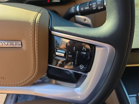 Used 2025 Land Rover Range Rover SE image 33