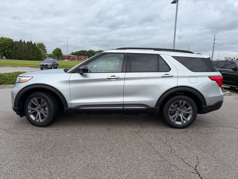 Used 2023 Ford Explorer XLT w/ Equipment Group 202A AWD/4WD image 4