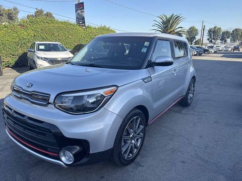 Used 2019 Kia Soul ! FWD image 3