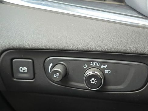 Used 2020 Buick Enclave Premium w/ Sun and Sites Package image 16