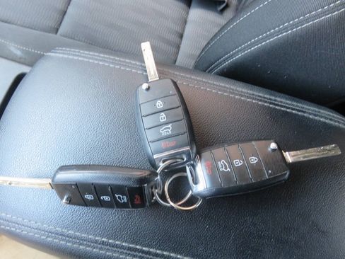 Used 2017 Kia Sportage LX FWD image 38