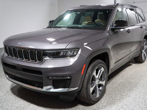 Used 2023 Jeep Grand Cherokee L Limited w/ Luxury Tech Group II image 34