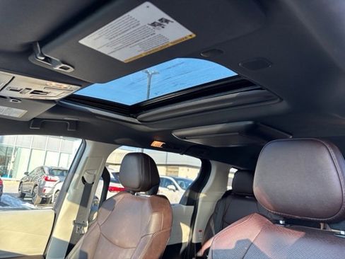 Used 2021 Toyota Sienna Platinum image 22