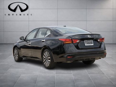 Used 2025 Nissan Altima 2.5 SV FWD image 5