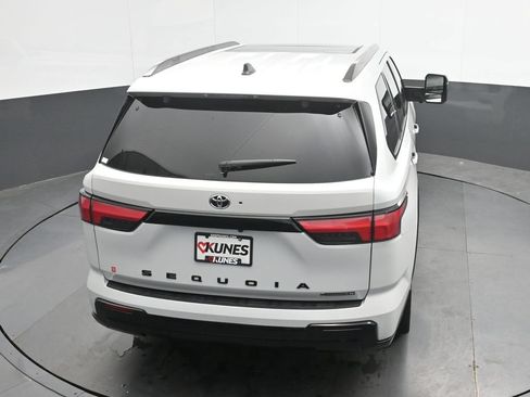 Used 2025 Toyota Sequoia Platinum AWD/4WD image 31