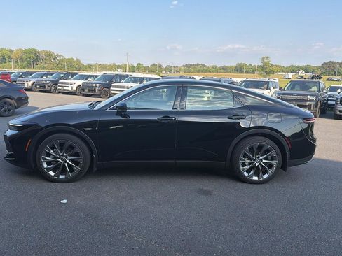 Used 2024 Toyota Crown Limited w/ Advanced Technology Package AWD/4WD image 2