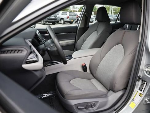 Used 2019 Toyota Camry LE FWD image 18