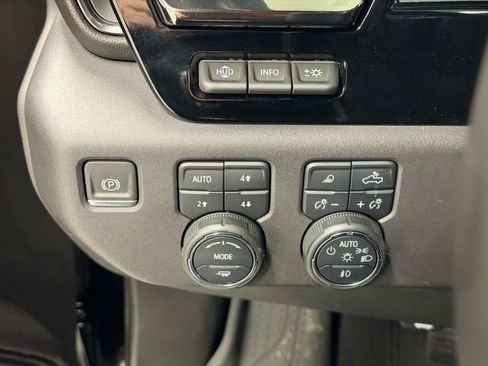 Used 2023 Chevrolet Silverado 1500 ZR2 w/ Technology Package image 19