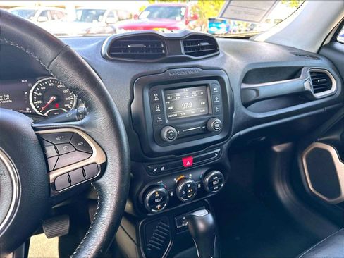 Used 2017 Jeep Renegade Limited FWD image 9