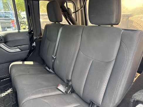 Used 2018 Jeep Wrangler Unlimited Sport S AWD/4WD image 23