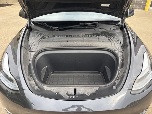 Used 2024 Tesla Model Y Long Range AWD/4WD image 34