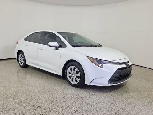 Used 2024 Toyota Corolla LE FWD image 4