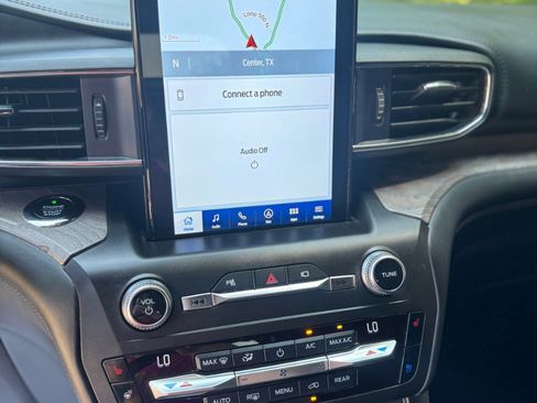 Used 2020 Ford Explorer Platinum w/ Premium Technology Package image 5