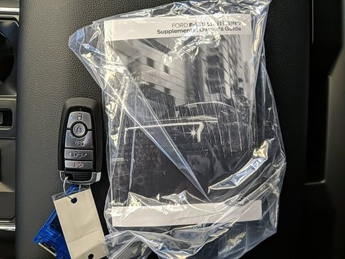 Used 2022 Ford F150 Lightning Lariat image 29