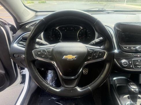 Used 2017 Chevrolet Malibu LT FWD image 13
