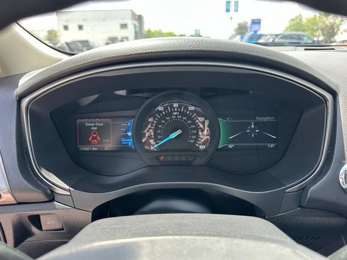 Used 2018 Ford Fusion SE w/ Fusion SE Technology Package FWD image 25