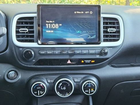 Used 2023 Hyundai Venue Limited image 22