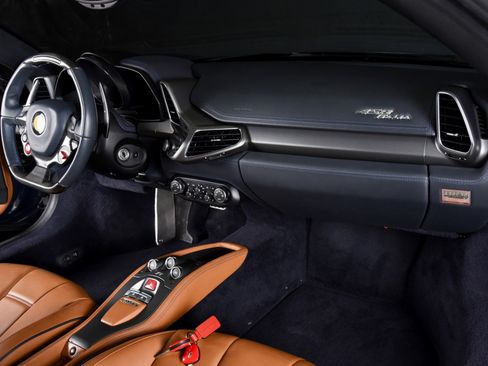 Used 2011 Ferrari 458 Italia Coupe image 11