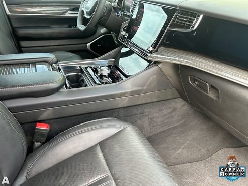 Certified 2022 Jeep Wagoneer Series III w/ Premium Group I AWD/4WD image 13