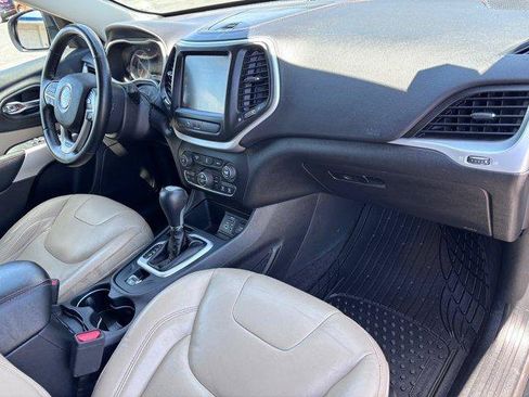 Used 2018 Jeep Cherokee Limited FWD image 11