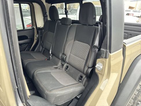 Used 2020 Jeep Gladiator Mojave w/ Cold Weather Group image 12
