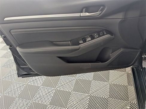 Used 2023 Nissan Altima 2.5 SL image 9