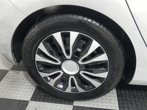 Used 2016 Hyundai Elantra GT FWD image 15