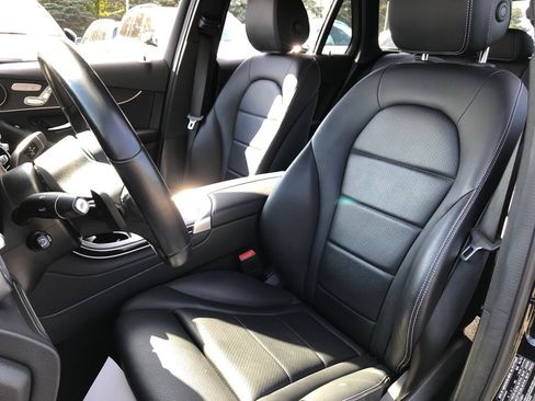 Used 2022 Mercedes-Benz GLC 300 4MATIC w/ Premium Package Lite image 34