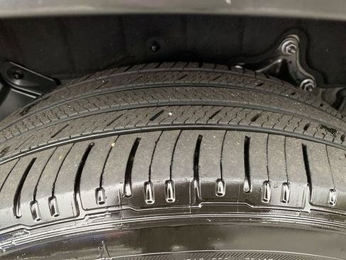 Used 2024 Toyota Highlander XLE image 37