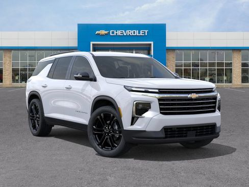 New 2027 Chevrolet Traverse LT w/ Driver Confidence Package FWD image 7